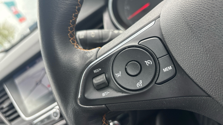 Vauxhall Crossland X 1.2T ecoTec [110] Tech Line Nav 5dr [6 Spd] [S/S] Petrol Hatchback